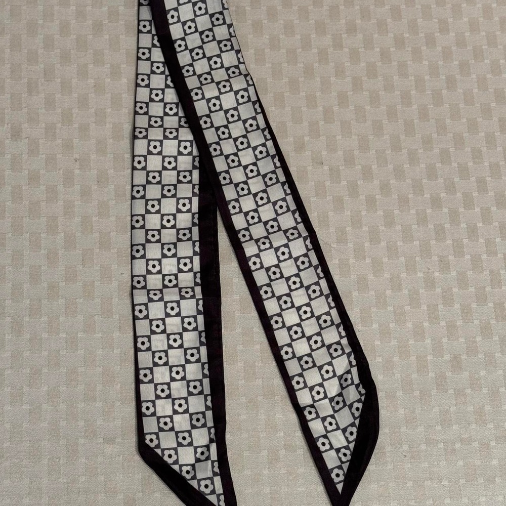 Black and White Floral Pattern Purse Hair Scarf New